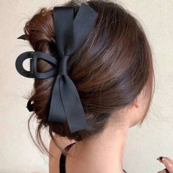 Black Bow Hair Clip - Picture 1 of 3